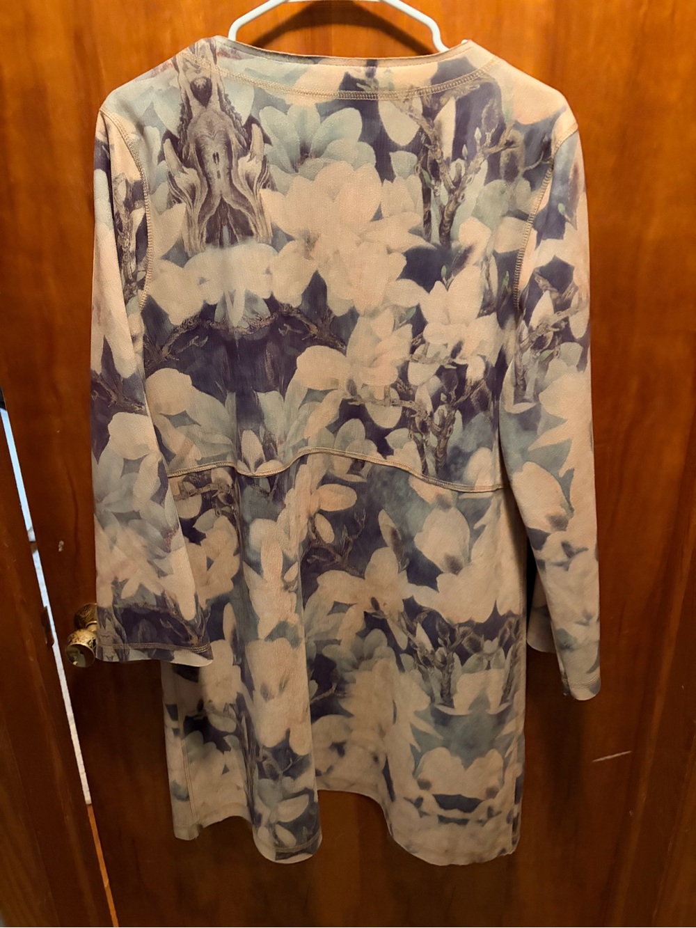Solitaire Floral Open-Front Robe Coat — Beige & Blue - Picture 4 of 4
